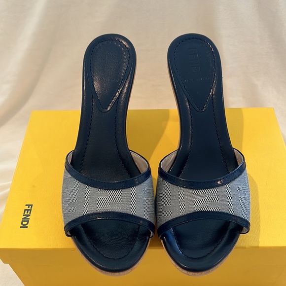 FENDI HEELS - Picture 4 of 9